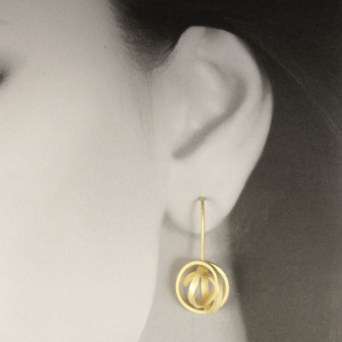 Ohrhänger Kugel Knoten