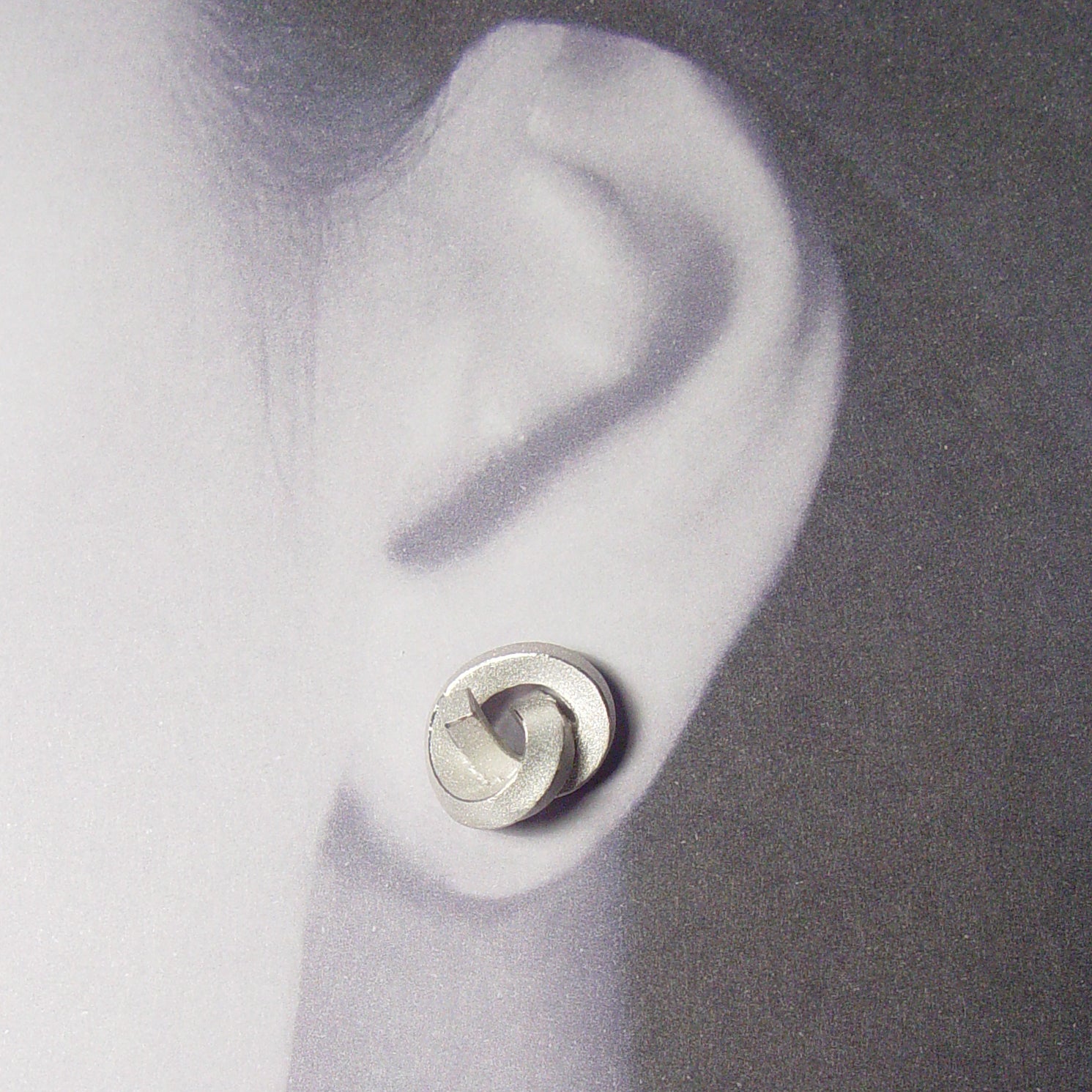 Ohrstecker Knoten kantig groß