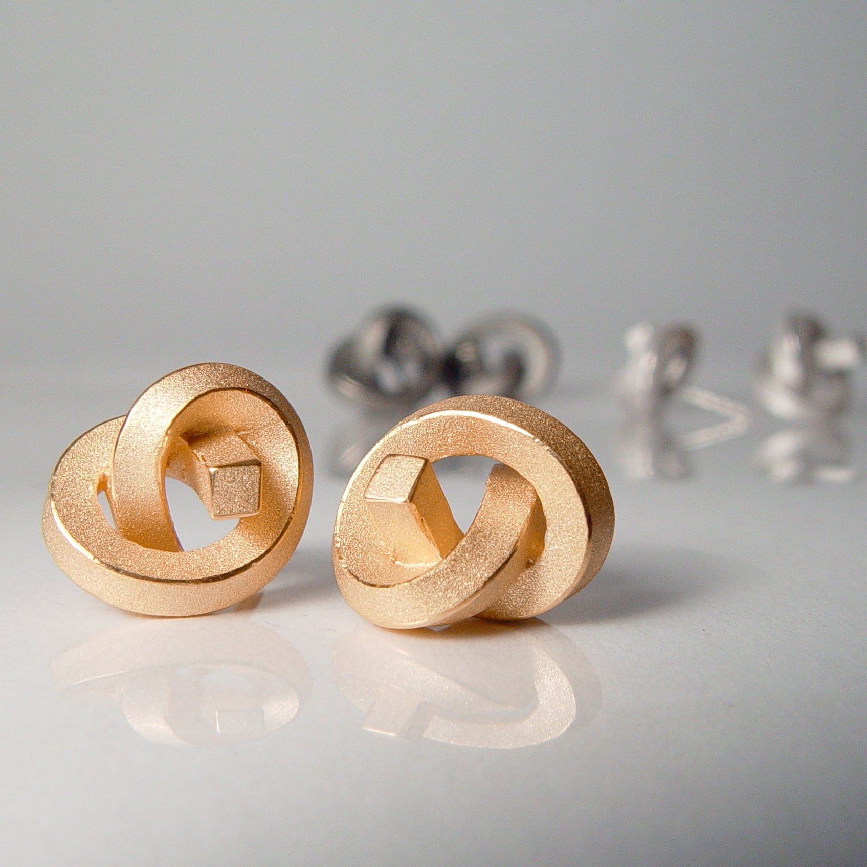 Ohrstecker Knoten kantig groß