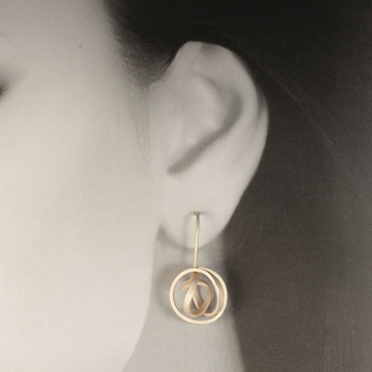 Ohrhänger Kugel Knoten