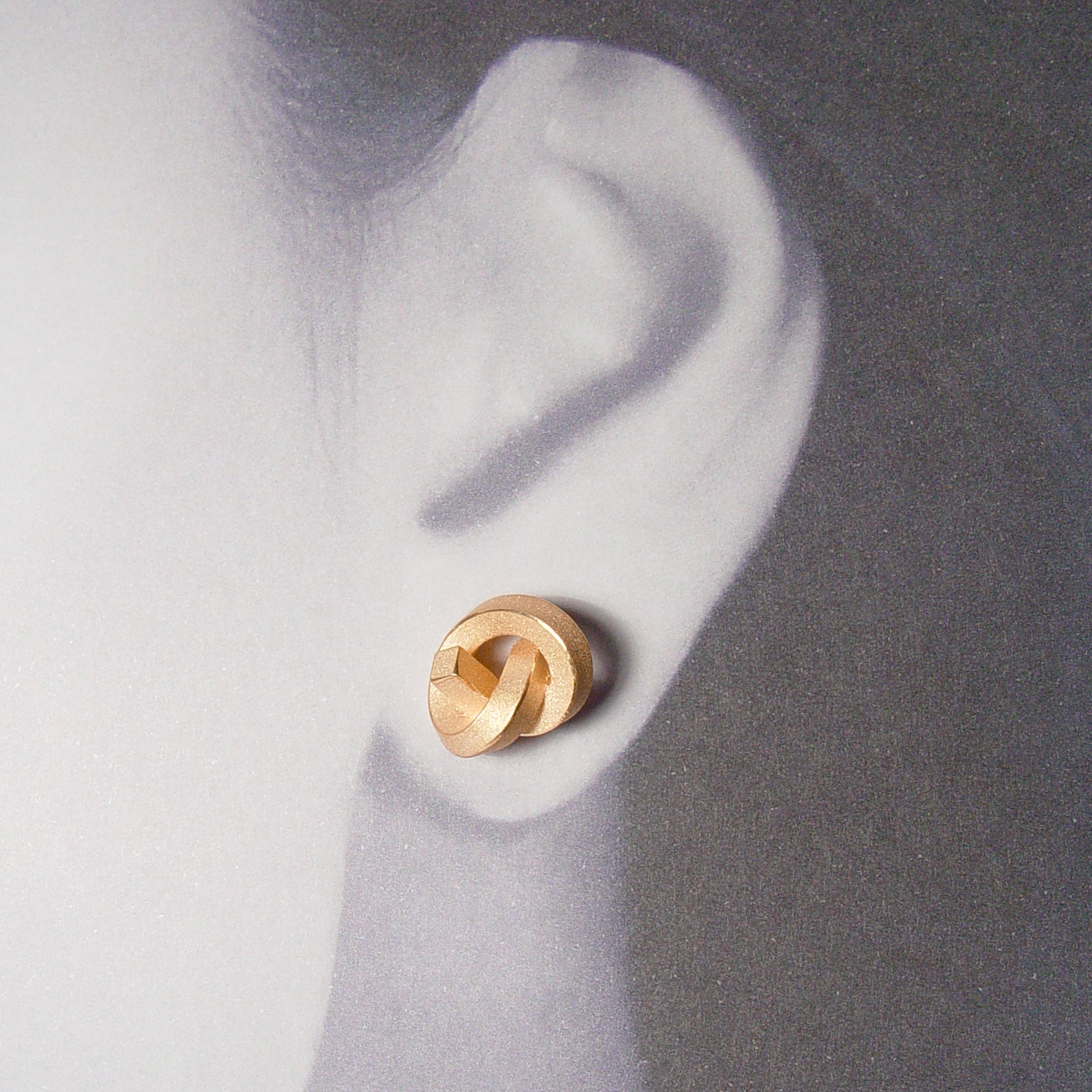 Ohrstecker Knoten kantig groß