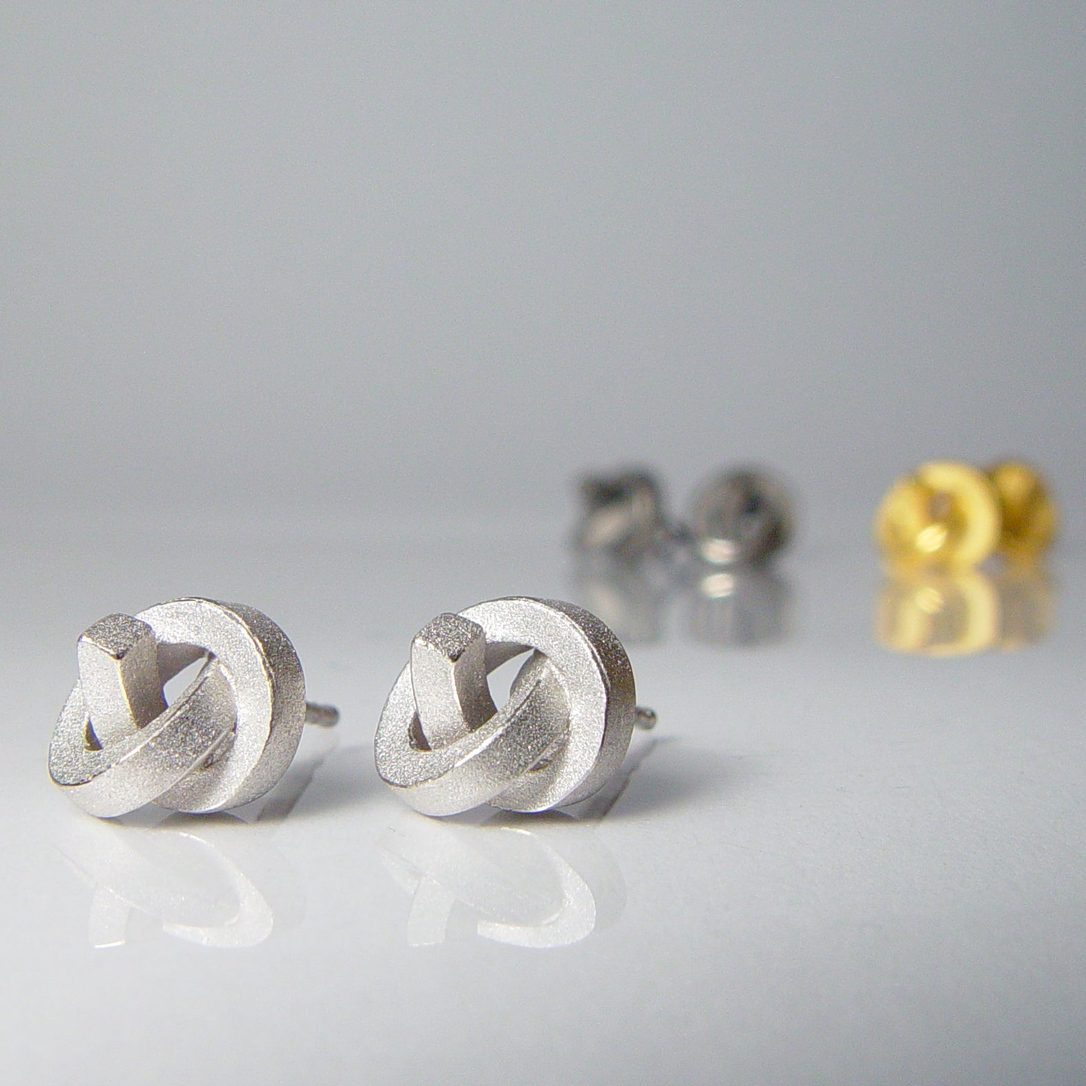 Ohrstecker Knoten kantig klein